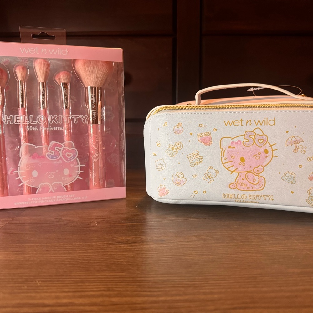 NWT Hello Kitty Gift Wet N Wild Makeup Bag & Brush Set 50th Anniversary